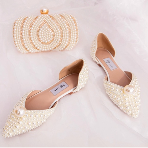 Elegant Pearl-Embellished Cream Flats - Picture 2 of 15